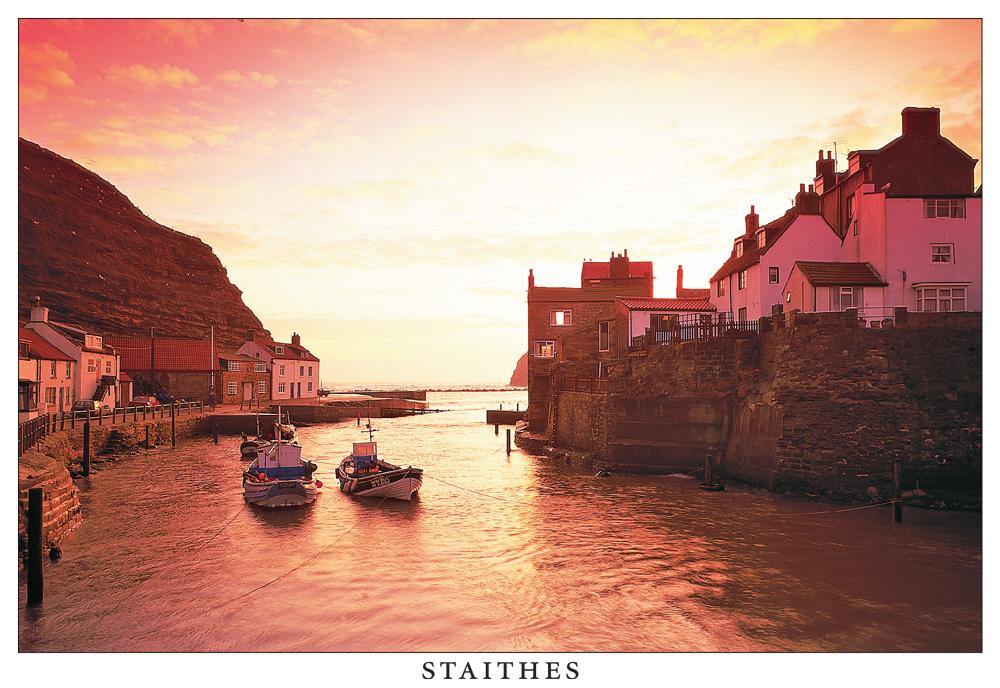Staithes Harbour postcard | Great Stuff from Cardtoons