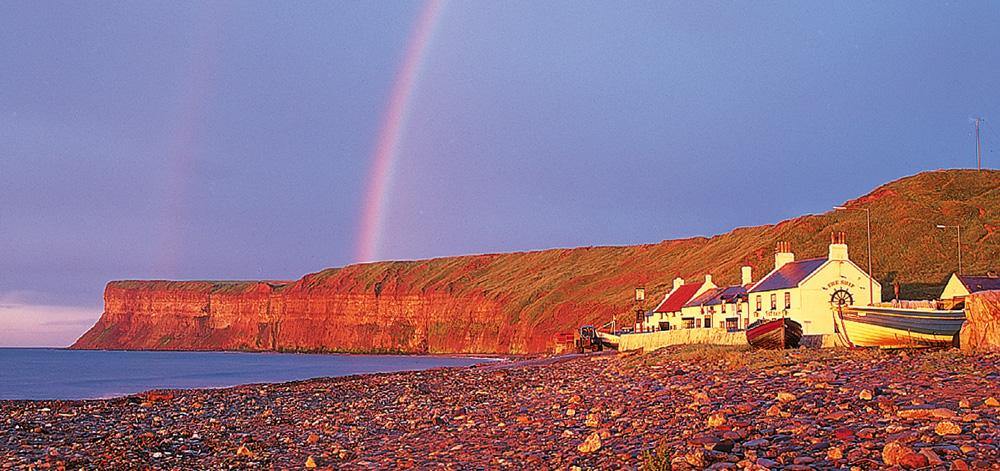 Saltburn Cliffs postcard | Great Stuff from Cardtoons